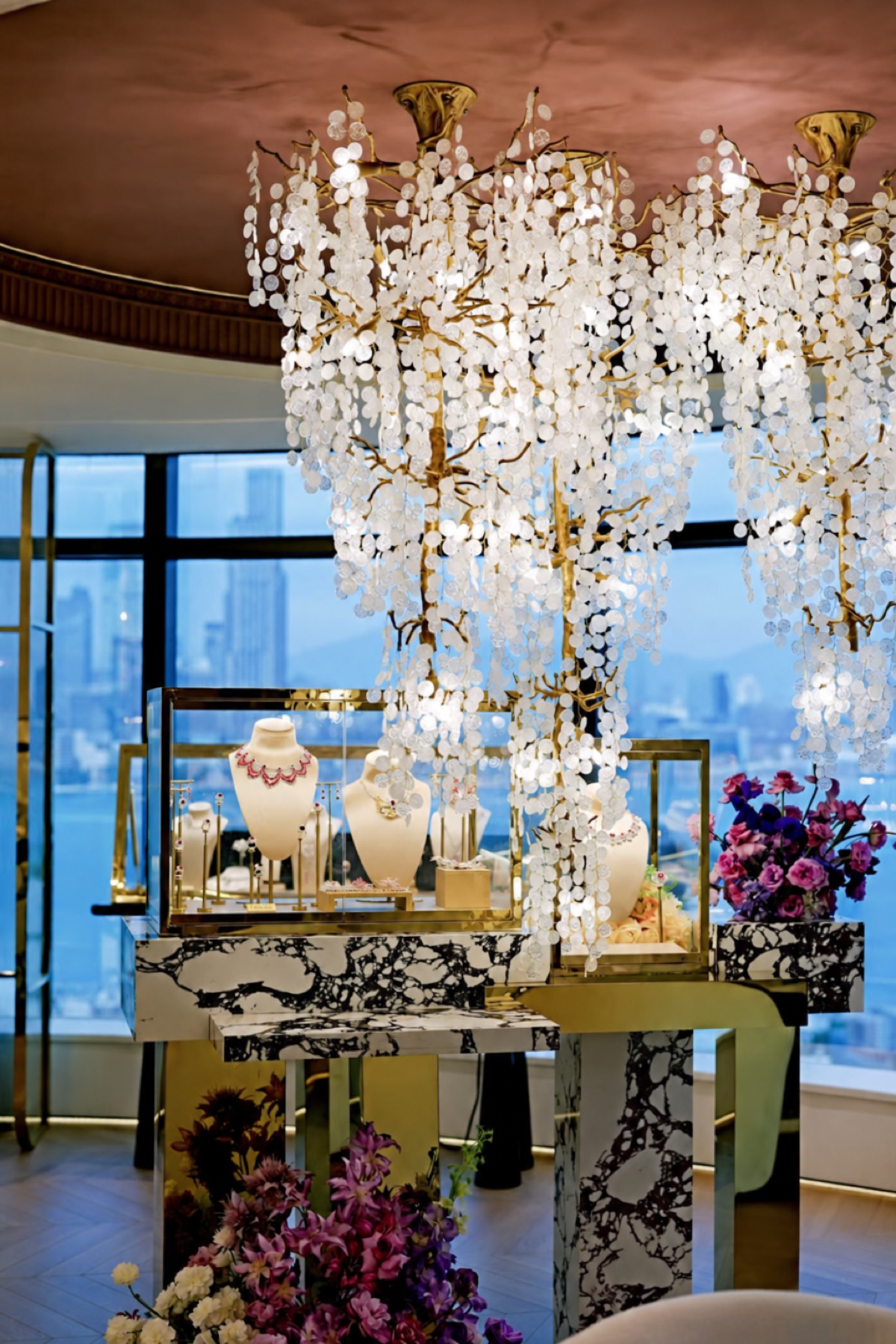 Central display table in the salon